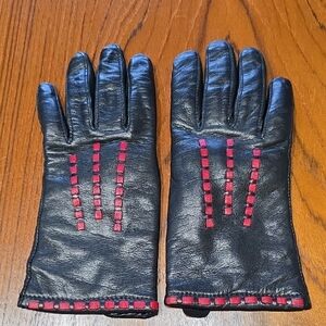 Cire Leather and Cashmere Gloves size 6 1/2 runs small Black with Red Piping